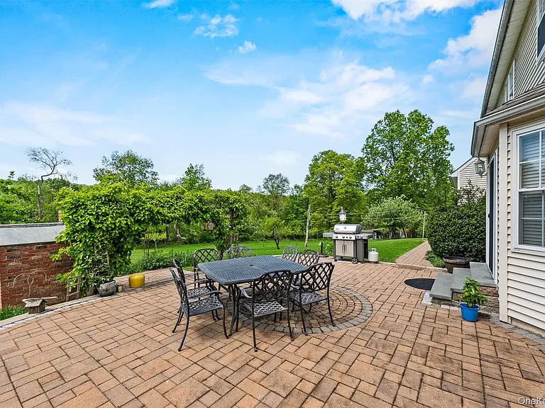 20 Goshen Rd — Photo 33