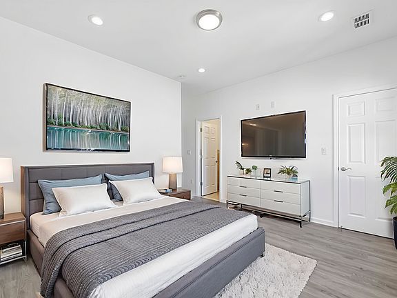 2nd image of 62 Hutton St Floor 2
