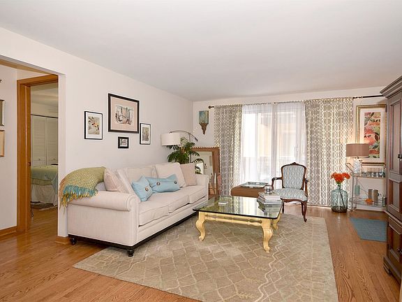 4th image of 6852 N Northwest Hwy APT 2C