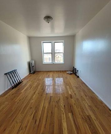 3rd image of 520 Wales Ave APT 4A