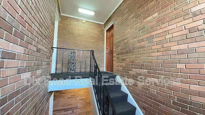 2 bed, 1.0 bath, $895 — Photo 4