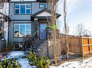 25 W Hawthorn Pl, Sylvan Lake, AB T4S 0S2