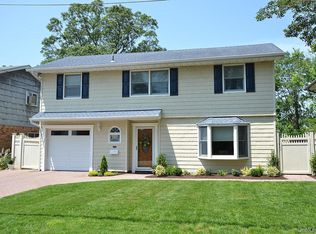 137 Iceland Drive, South Huntington, NY 11746