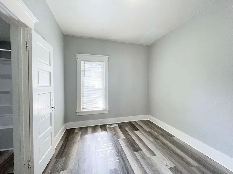 627 E 5th Ave — Photo 10