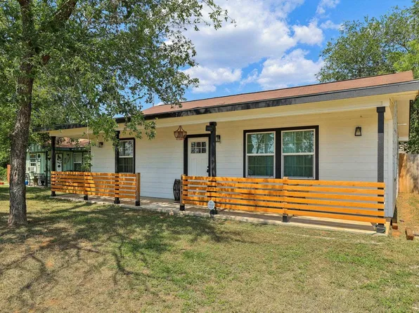6811 River Oaks Drive, Kingsland, TX 78639