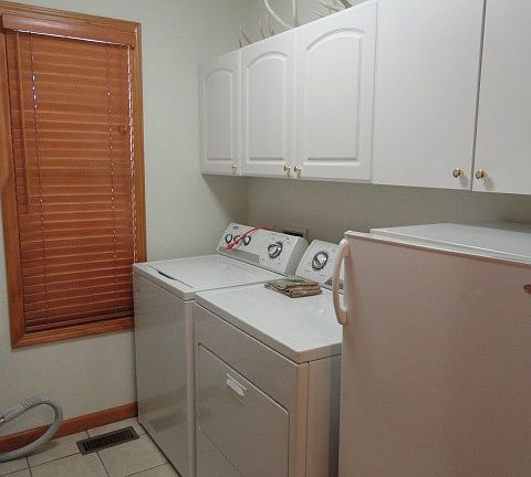 4th image of 2426 Queen Dr