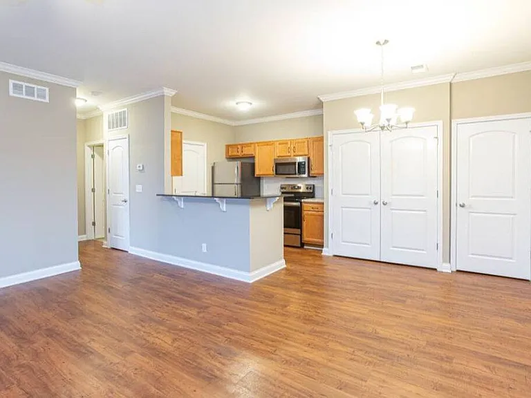 Glenmary Pointe Apartments — Photo 8