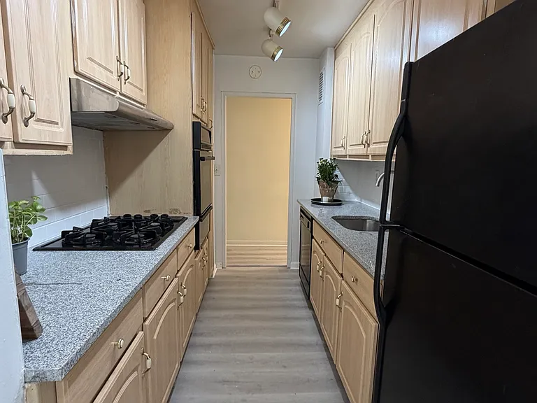 201 Saint Pauls Ave #5G — Photo 14