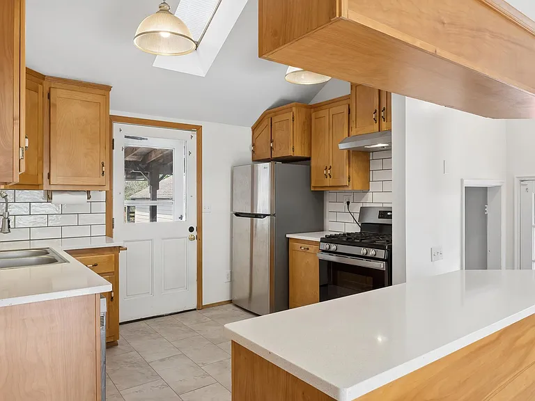 3512 S Division St — Photo 9