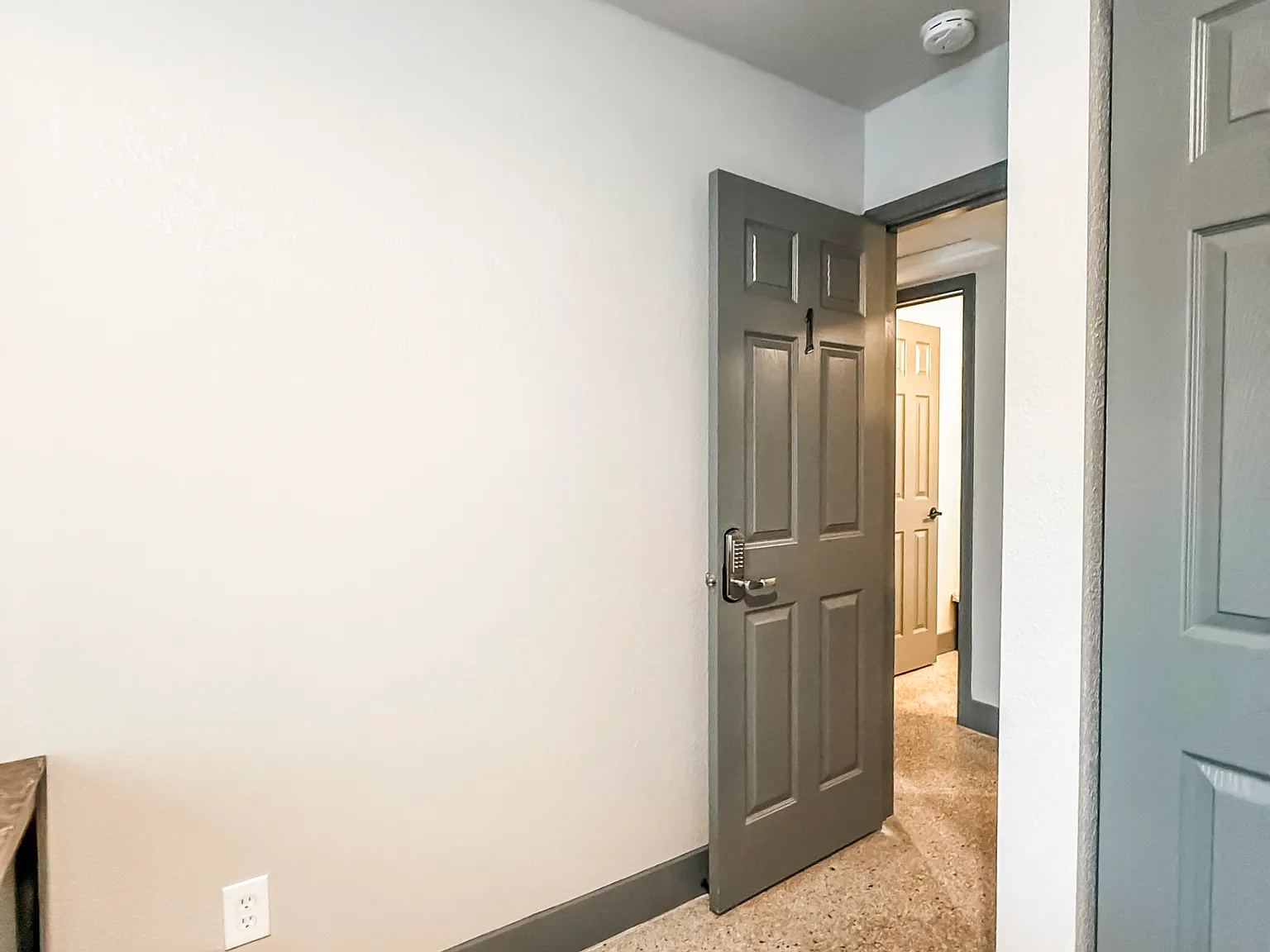4 bed, 2.0 bath, 1250 sqft, $992 — Photo 3