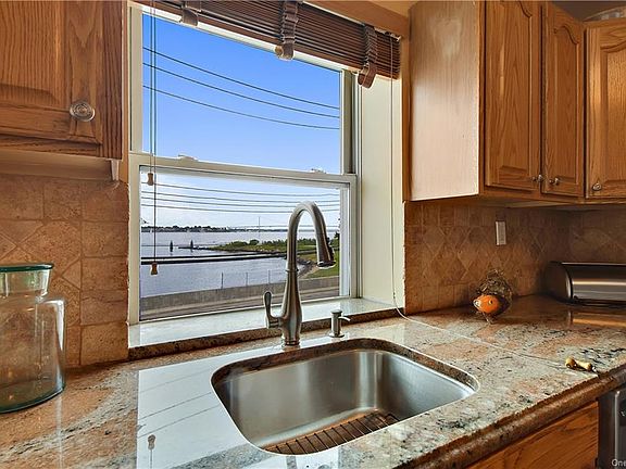 5th image of 17 Pennyfield Ave #2