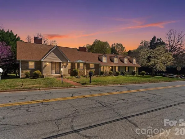 309 Springwood Ave, Gibsonville, NC 27249