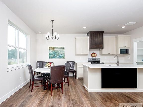 3rd image of 784 E Sunnyside Rd #4