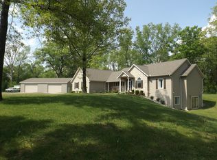 5252 Bella Dr, Highland, MI 48356