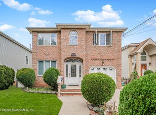 39 Selkirk St, Staten Island, NY 10309