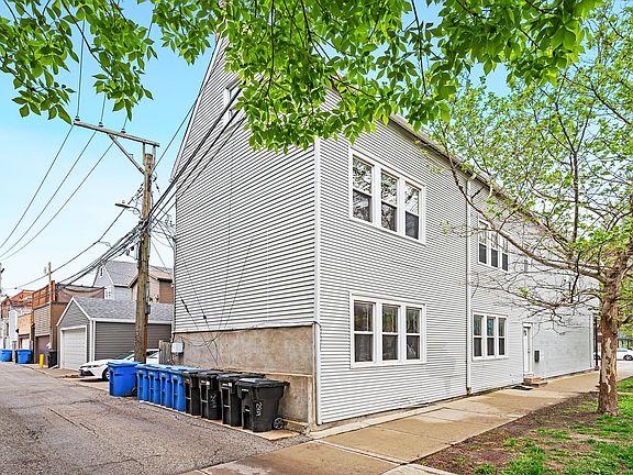 2nd image of 2459 N Ashland Ave #1R
