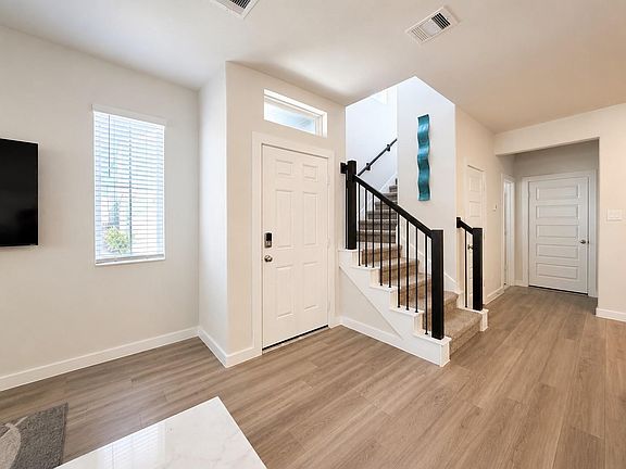 4th image of 624 Pelican Dr
