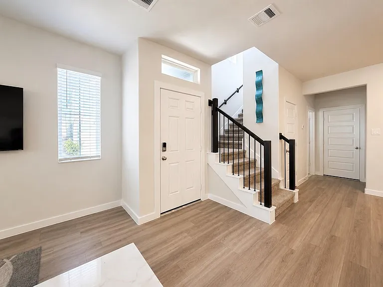 624 Pelican Dr — Photo 4