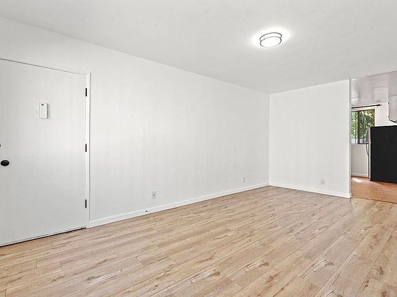 5th image of 150 E Avenue 32 APT 1