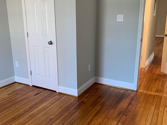 3rd image of 2325 Parkwood Ave APT A