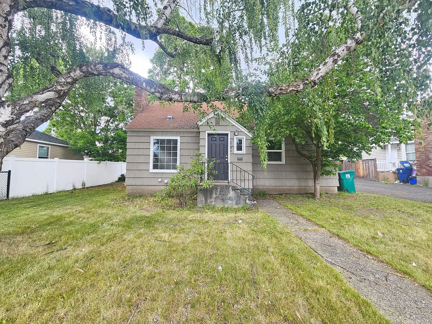 $1,895 - 3 Bed / 1 Bath Vintage Bungalow In North Spokane — Photo 1