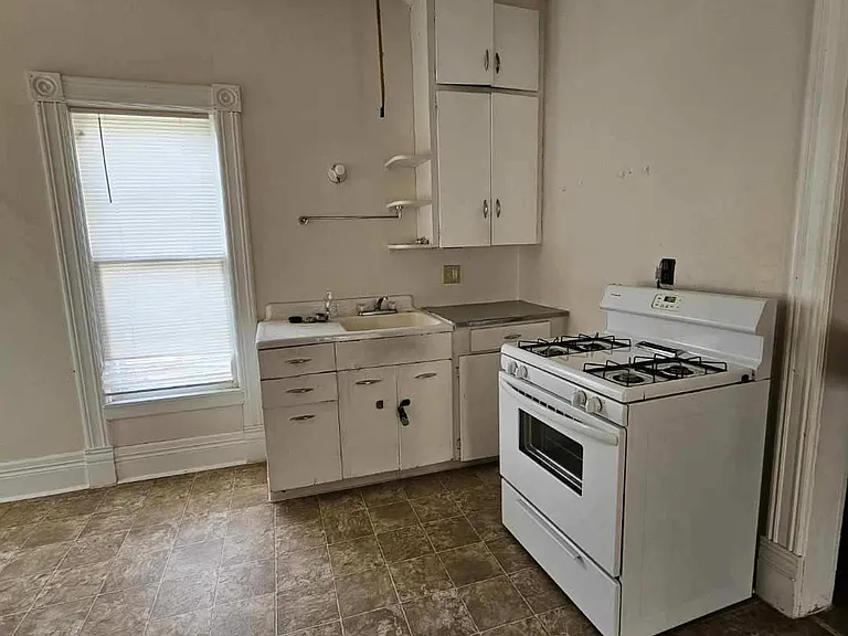 14 Franklin St #B — Photo 4