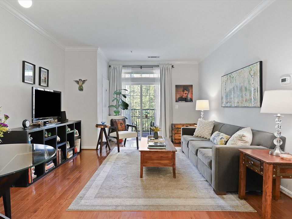 Living Room / Dining area