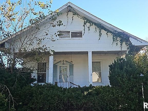2nd image of 301 S Van Buren St