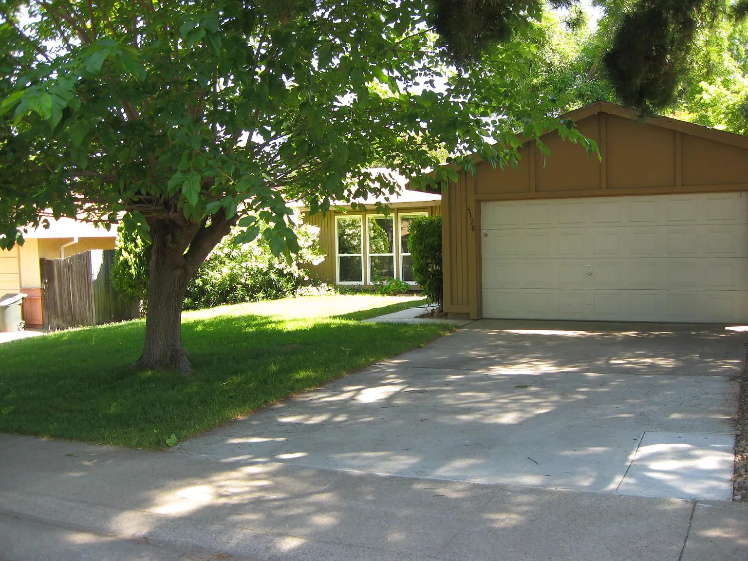 2 bed, 838 sqft, $1,995 — Photo 2