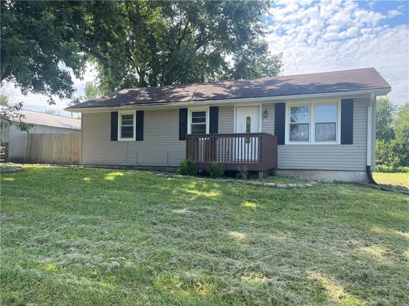 860 E Front St, Kidder, MO 64649