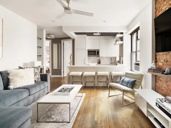 270 West 11th Street image 1 of 8