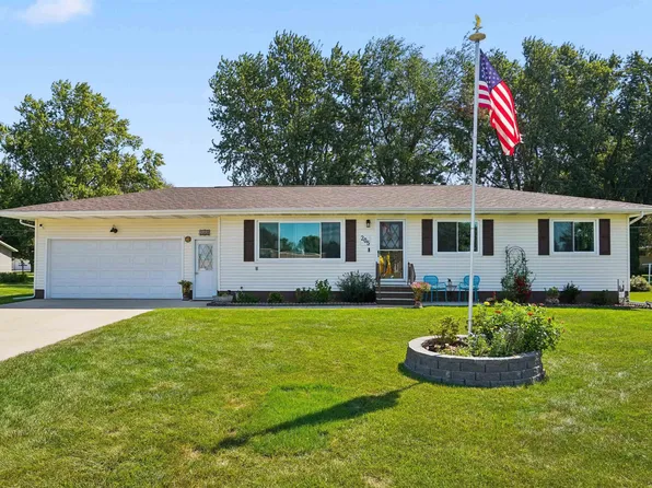 205 6th St N, Fairbank, IA 50629