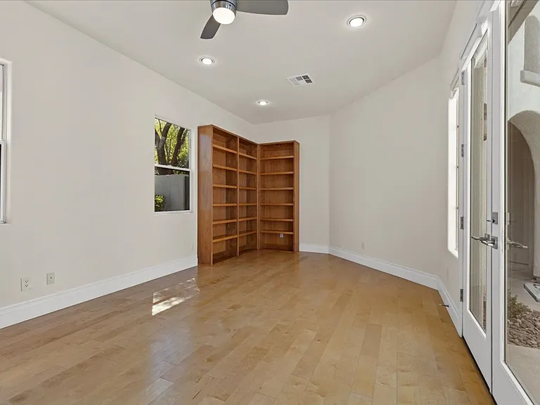 3043 Red Springs Dr — Photo 25