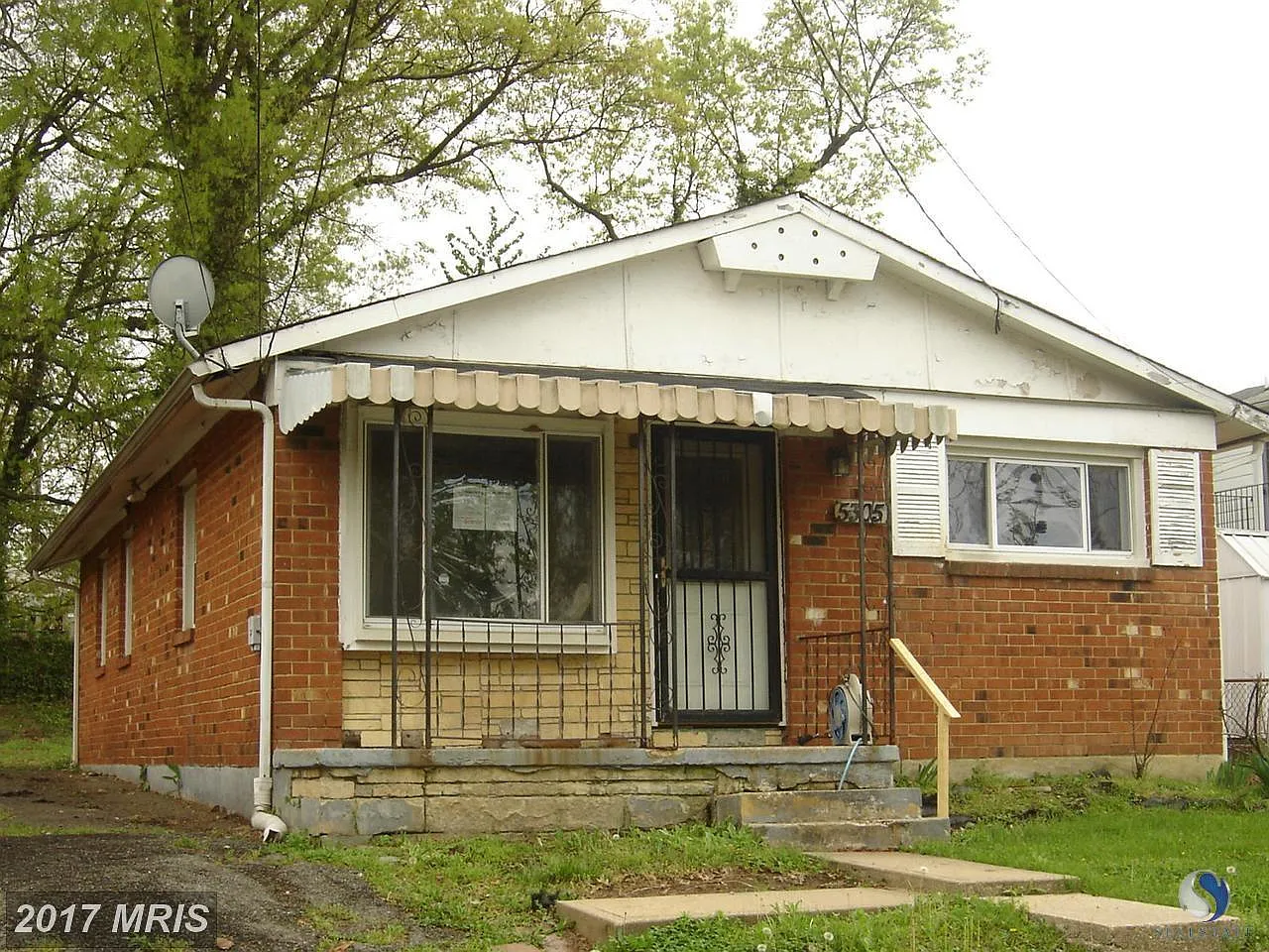 5305 Drake Pl SE photo 1