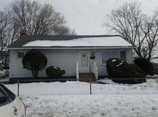 3424 Great Neck Rd, Amityville, NY 11701