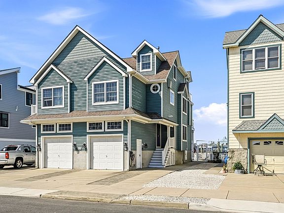 2nd image of 313 44th St E #Sea