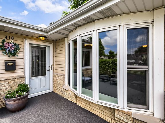 2nd image of 410 Manor Hill Ln