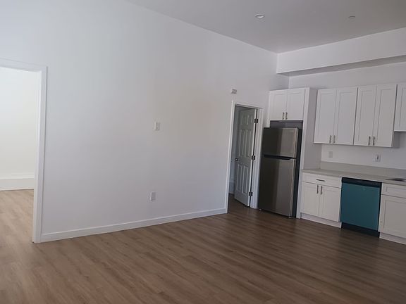 5th image of 1518 W Florence Ave