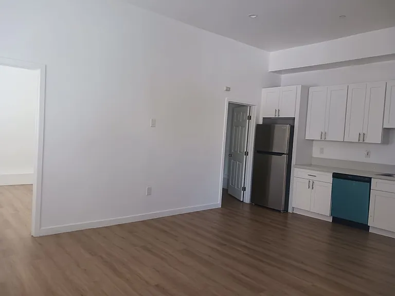 1518 W Florence Ave — Photo 5