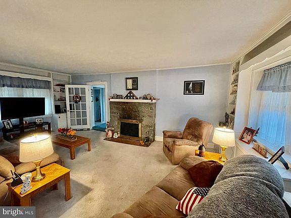 3rd image of 733 Lindale Ave