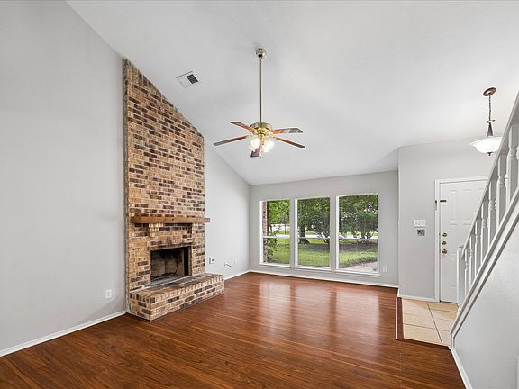 3rd image of 2 Goldthread Ct