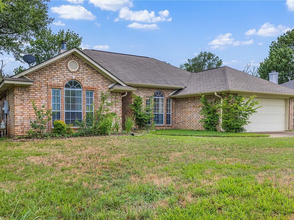 1st image of 1704 Starling Dr