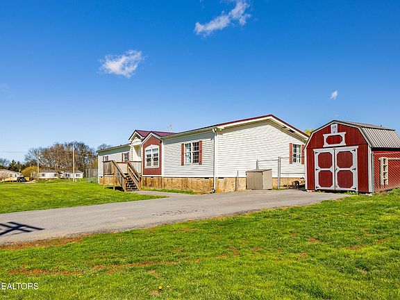 2nd image of 540 Farm Loop Rd