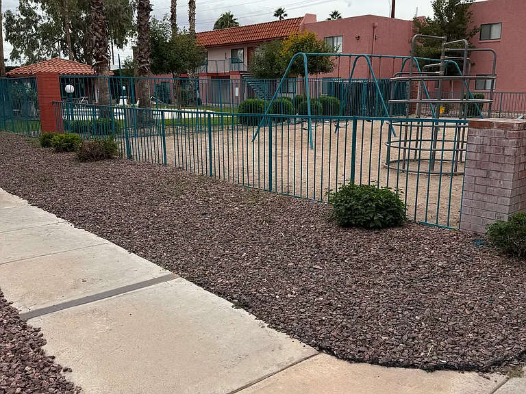 Valencia Gardens — Photo 9