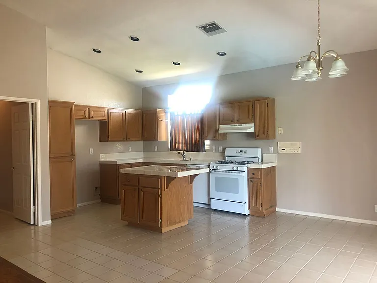 20808 Village Pkwy — Photo 9