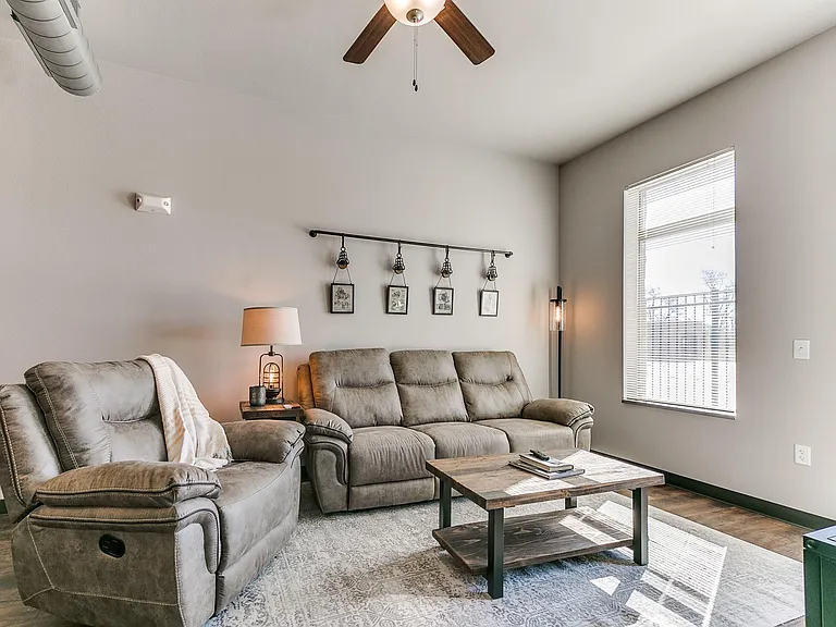 120 Jade St — Photo 10