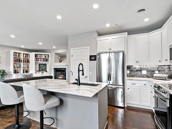 5th image of 337 Willoughby Way W