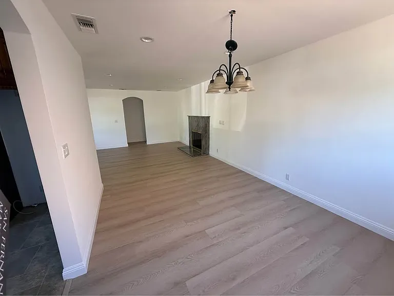 6039 Beeman Ave — Photo 9