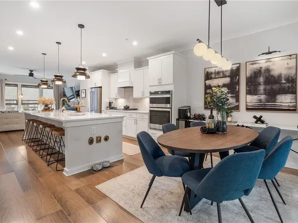 2127 Holtz Ln, Atlanta, GA 30318
