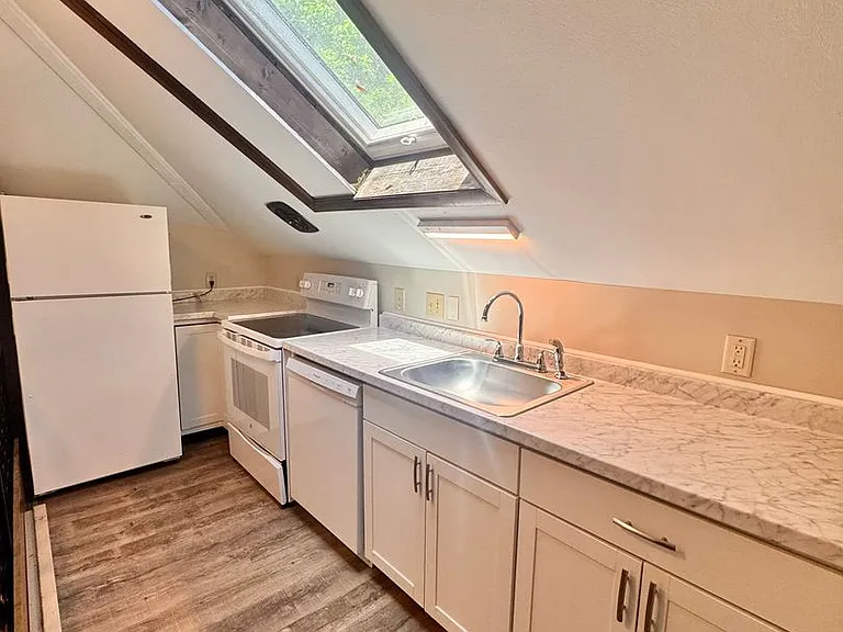 310-312 Miller Ave — Photo 8
